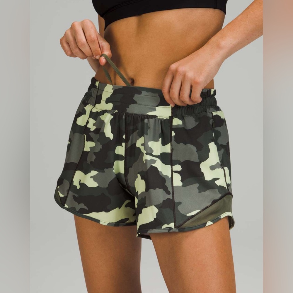 Hotty Hot Low-Rise Lined Short 4" in Heritage 365 Camo Crispin Green Multi
